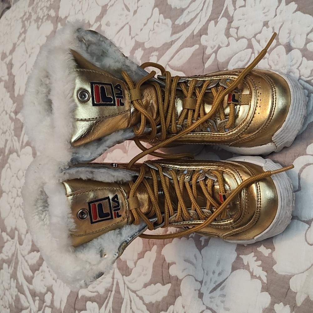 New Fila disruptor shearling SNOW boots size 12 kids